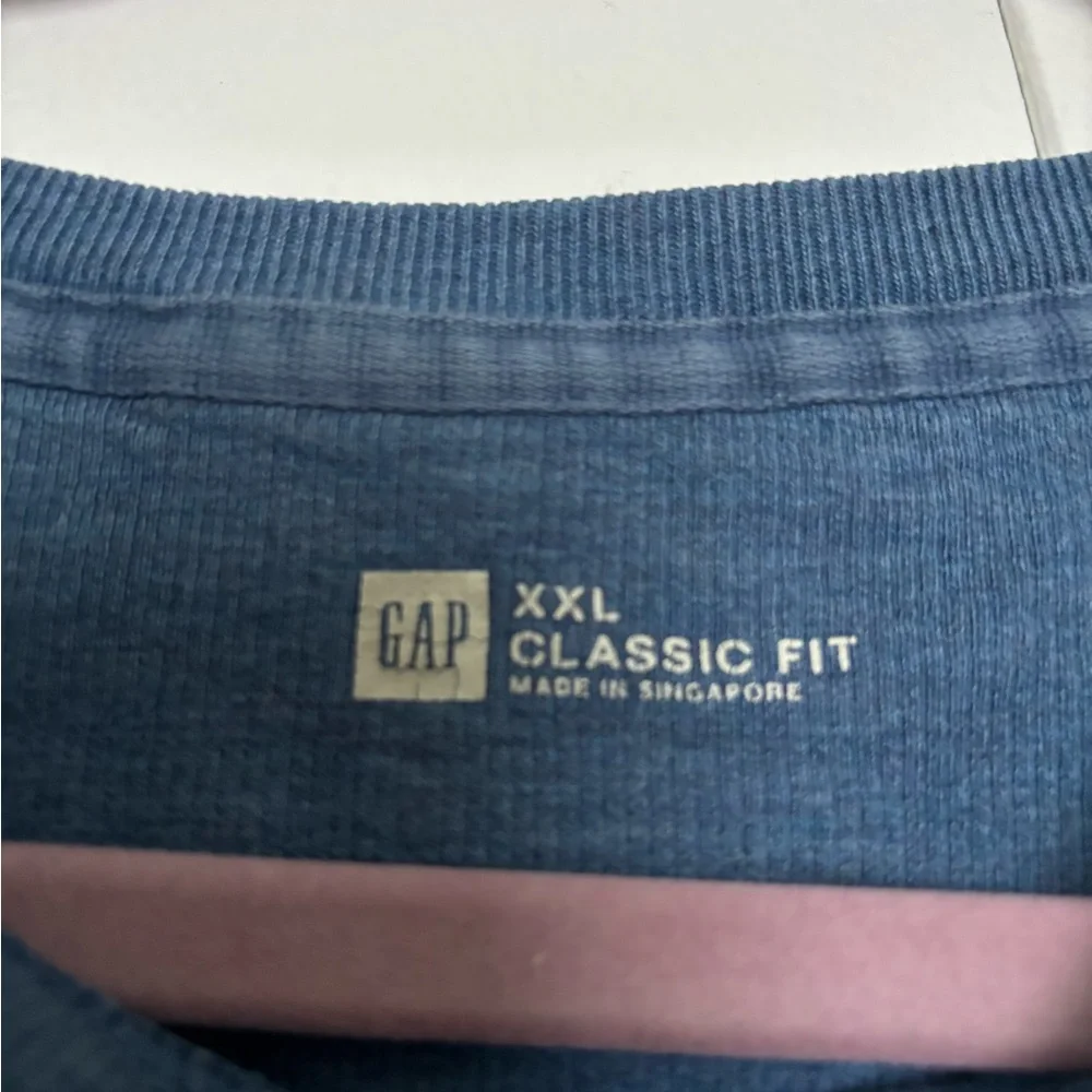 GAP Men's Long Sleeve Blue Tee - Picture 3 of 6